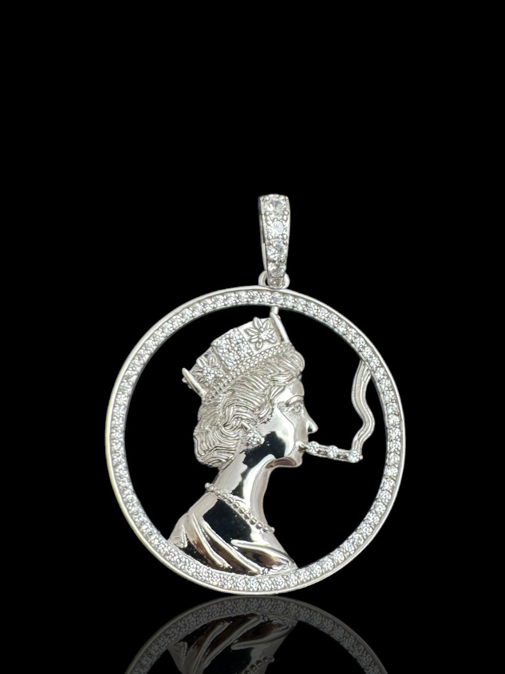 Queen Elizabeth Pendant – Sterling Silver Royal Portrait Necklace