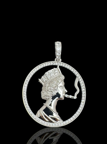 Queen Elizabeth Pendant – Sterling Silver Royal Portrait Necklace