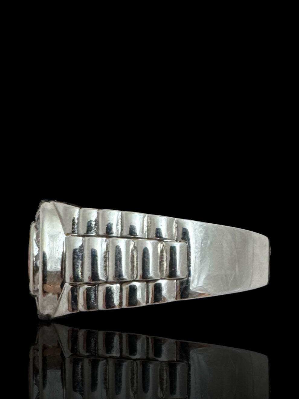 Sterling Silver Red Stone Gentleman’s Ring – Classic Men’s Statement Jewelry